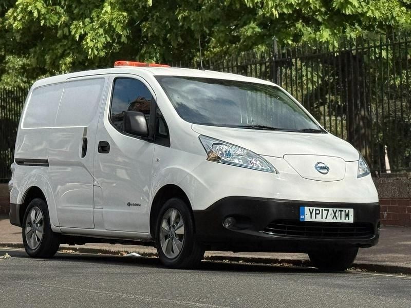 White Used 2017 Nissan e-NV200 Tekna Van | £5,499 (Super price) - Image 1/4