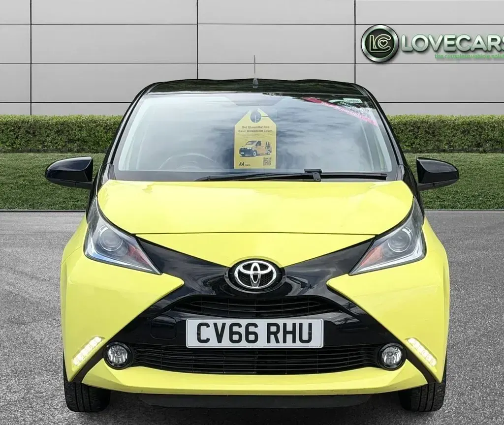 Used Toyota Aygo X-cite 68 HP (50 kW) 2016 Yellow Hatchback