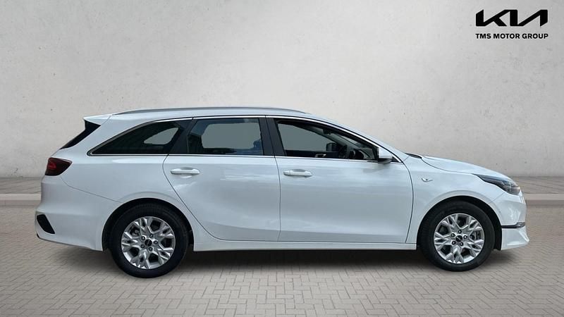 Used Kia Ceed 138 HP (101 kW) 2025 White Hatchback