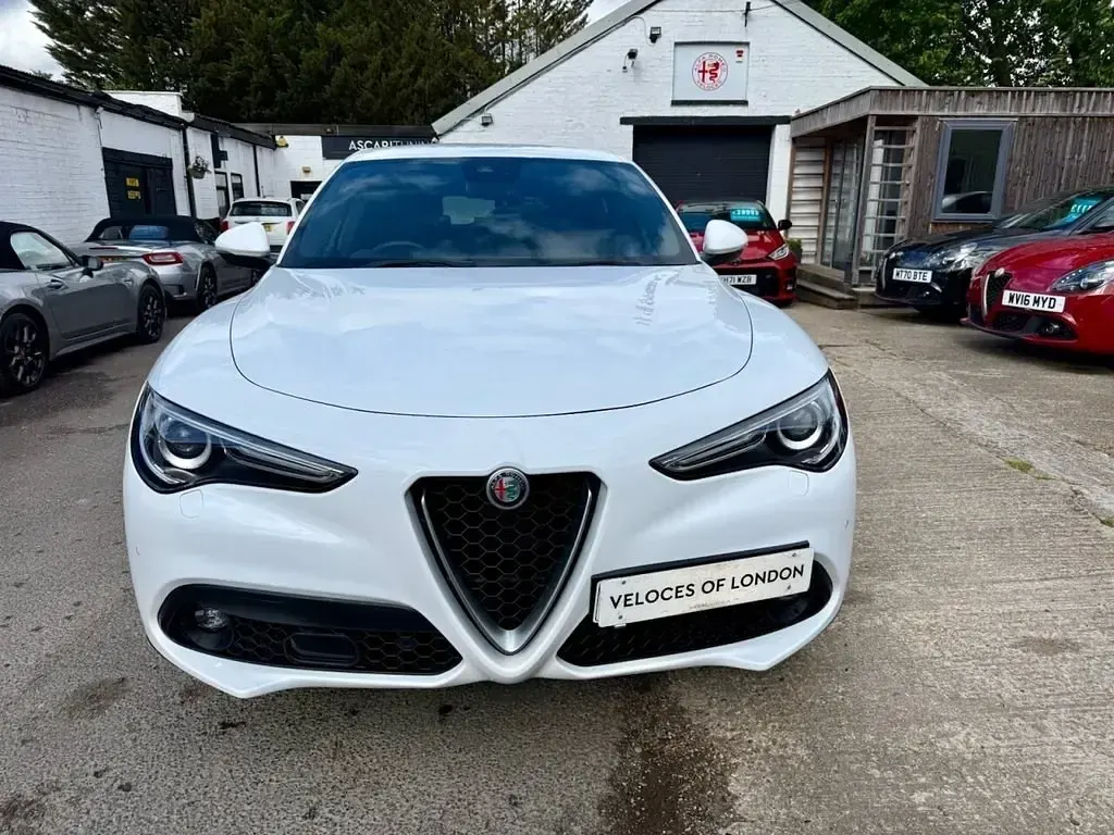 Begagnad Alfa Romeo Stelvio 210 HK (154 kW) 2018 Vit SUV