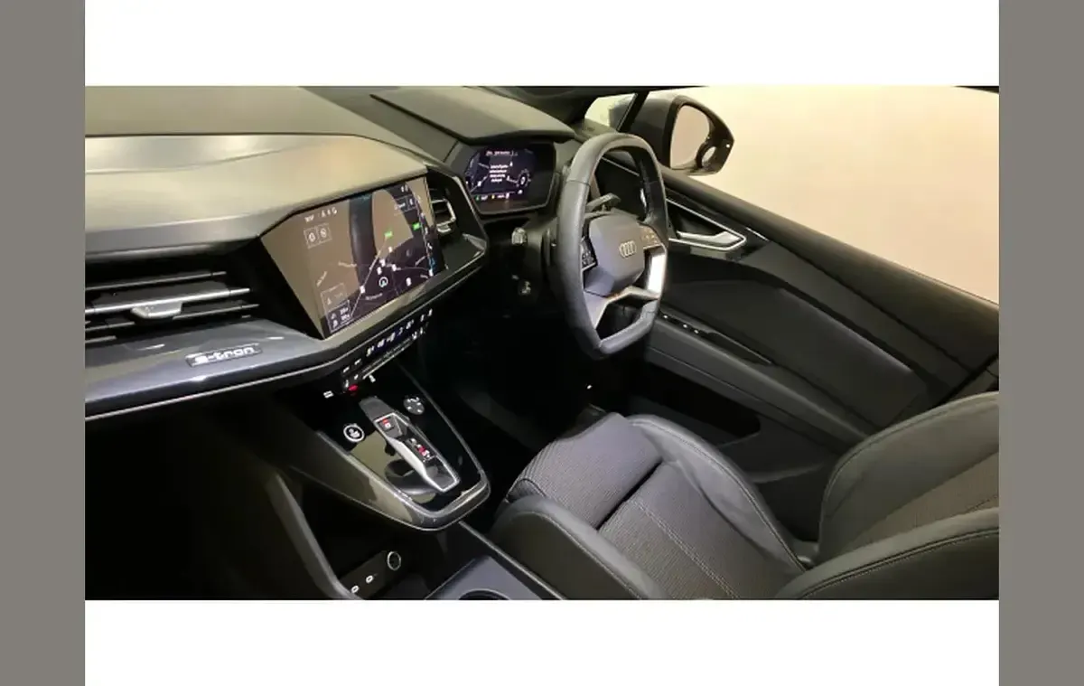 Używany Audi Q4 e-tron S-Line 219 kW (299 KM) 2022 Szary SUV