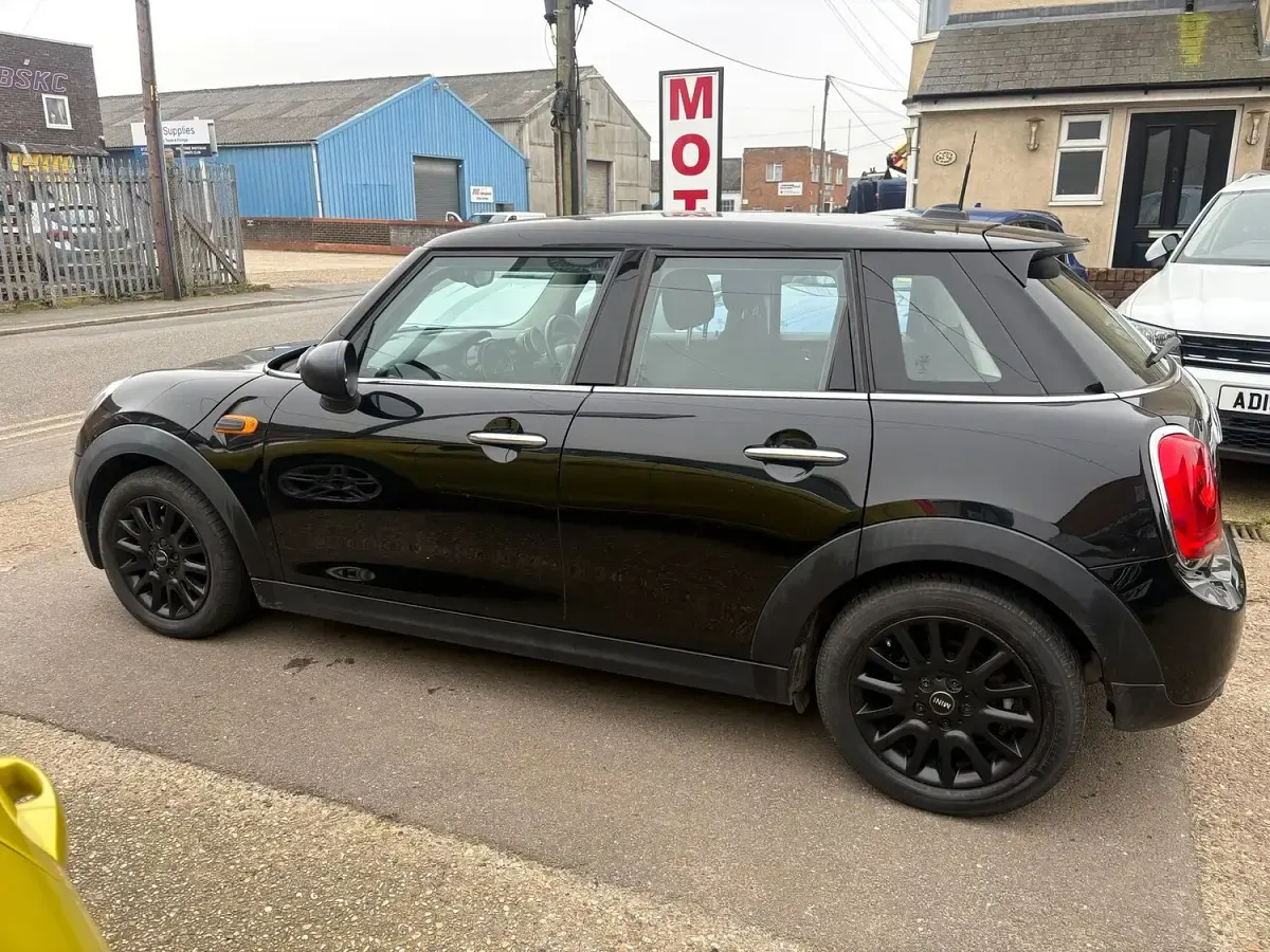 Used Mini ONE Hatch 102 HP (75 kW) 2014 Black Hatchback