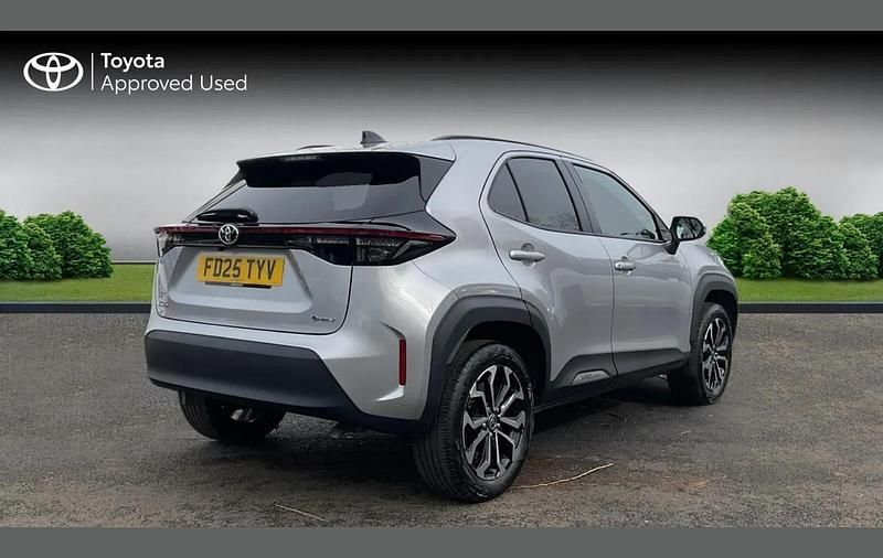 Used Toyota Yaris Cross Design 113 HP (83 kW) 2025 Silver SUV