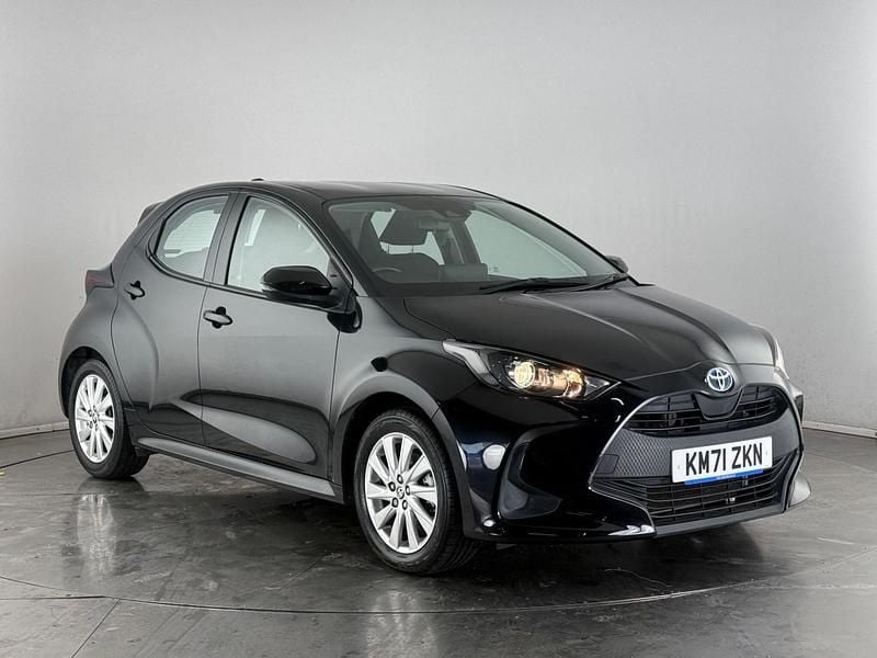 Black Used 2021 Toyota Yaris Hybrid Hatchback | £15,550 (Good price) - Image 1/3
