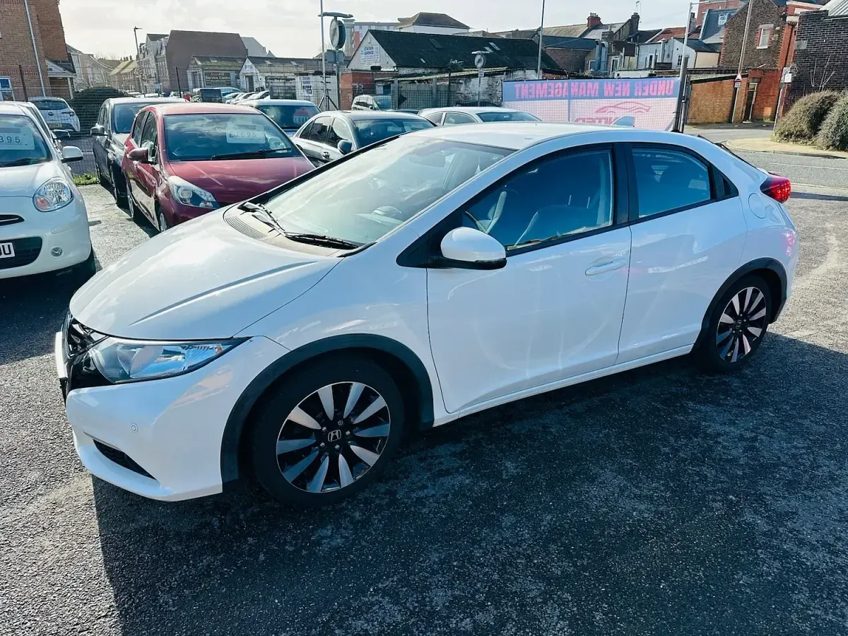 Used Honda Civic SE Plus 142 HP (104 kW) 2014 White Hatchback