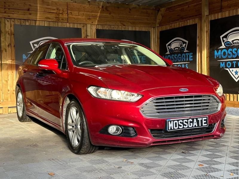 Used Ford Mondeo Titanium 150 HP (110 kW) 2015 Red Hatchback