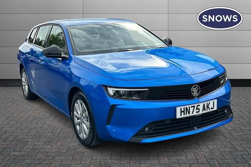 Blue New 2025 Vauxhall Astra Design Edition Estate | £21,491 (Fair price) - Image 1/4