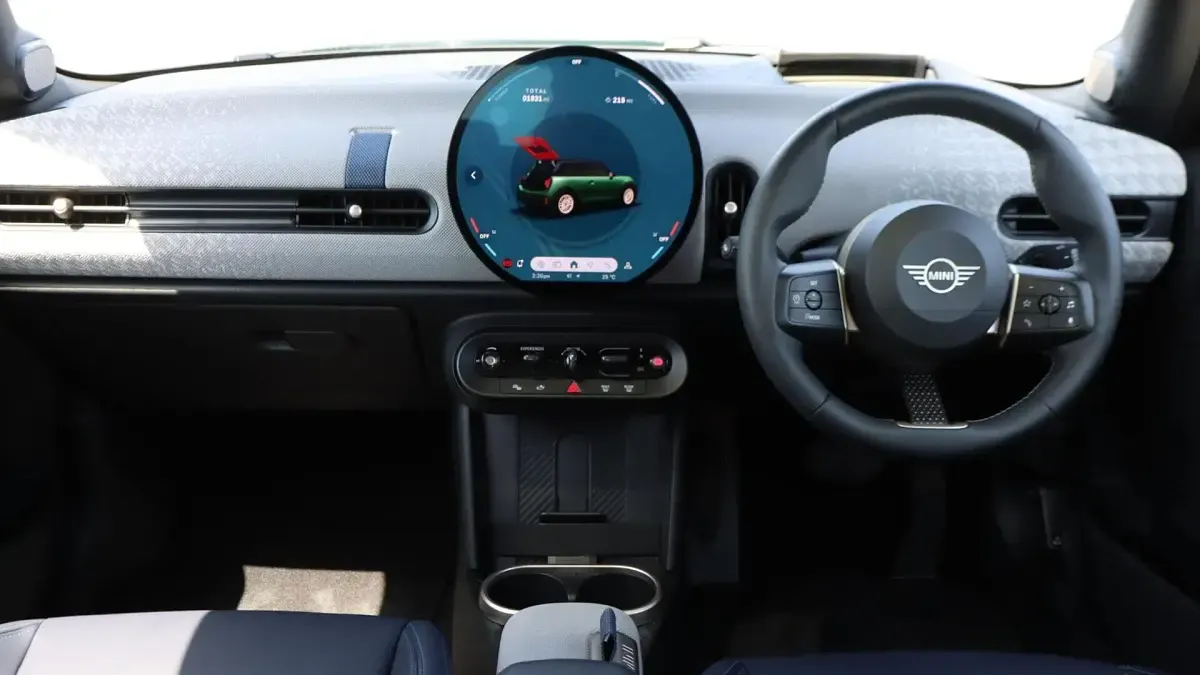 Used Mini Cooper Hatch 113 kW (154 HP) 2025 Green Hatchback