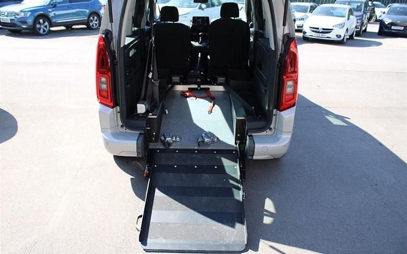 Used 2020 Vauxhall Combo Estate | £12,900 (Fair price) - Image 1/3