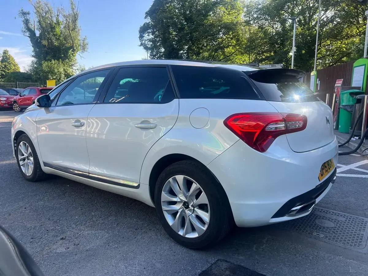 Used DS Automobiles DS5 Elegance 120 HP (88 kW) 2015 White Hatchback