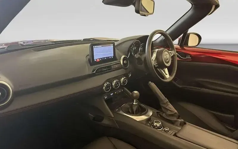 Used Mazda MX5 Inclusive 132 HP (97 kW) 2019 Red Cabriolet