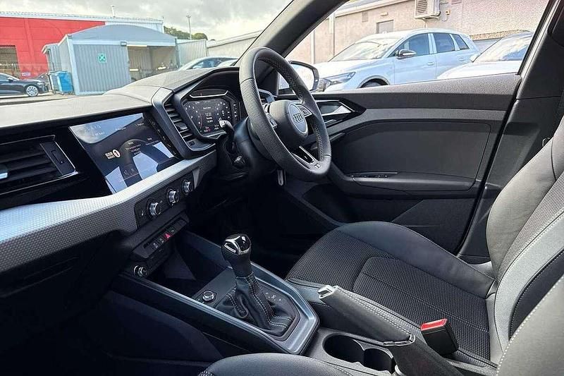 Used Audi A1 S-Line 94 HP (69 kW) 2025 White SUV