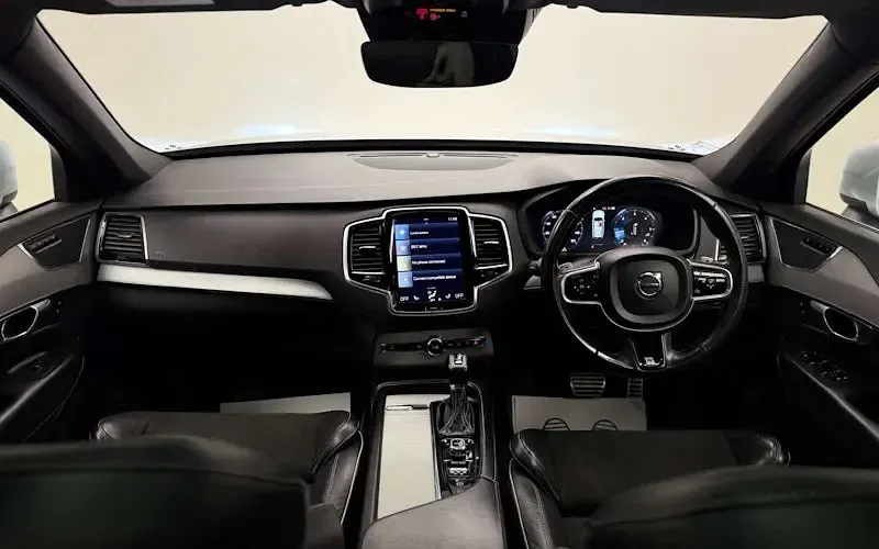 Used Volvo XC90 R-Design 235 HP (172 kW) 2019 SUV