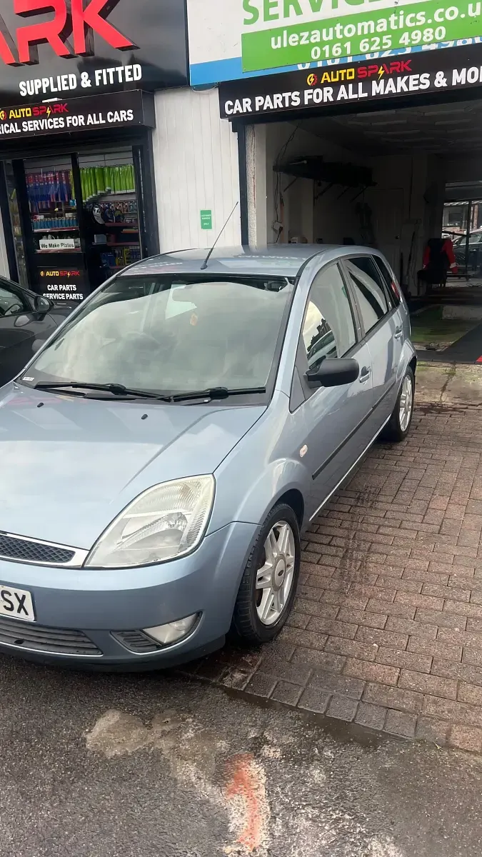 Used Ford Fiesta Ghia 100 HP (73 kW) 2005 Blue Hatchback