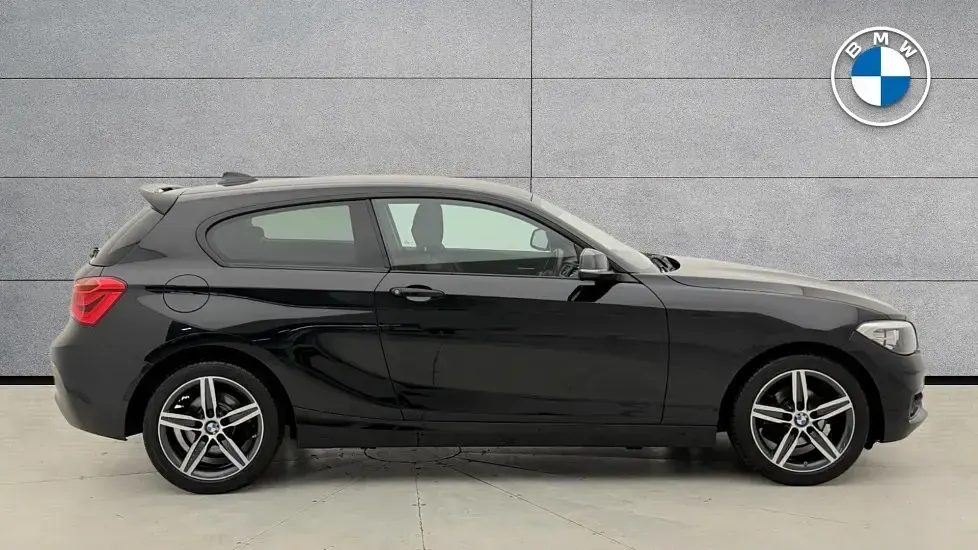 Gebraucht BMW 118 Sport Line 134 PS (98 kW) 2019 Schwarz Kleinwagen