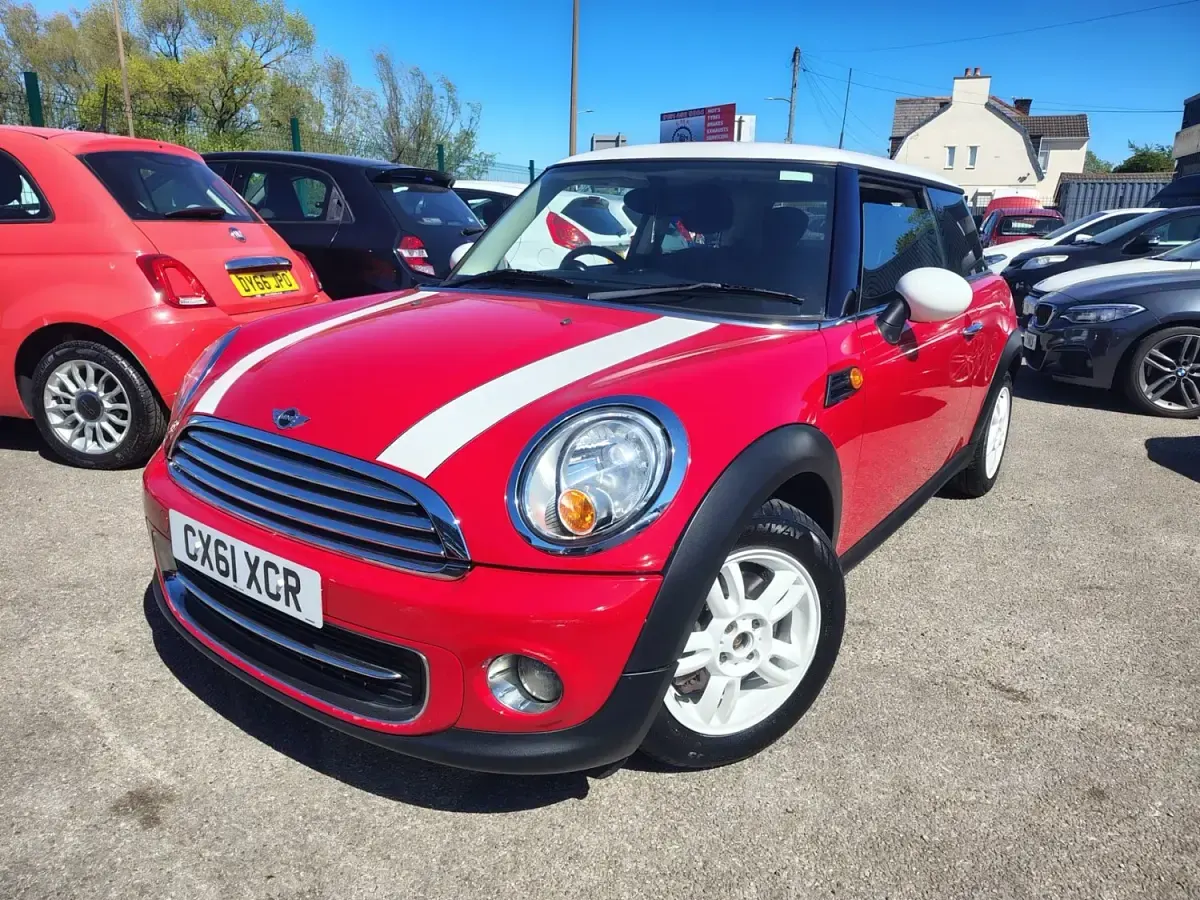 Begagnad Mini Cooper Hatch 122 HK (89 kW) 2011 Röd Halvkombi