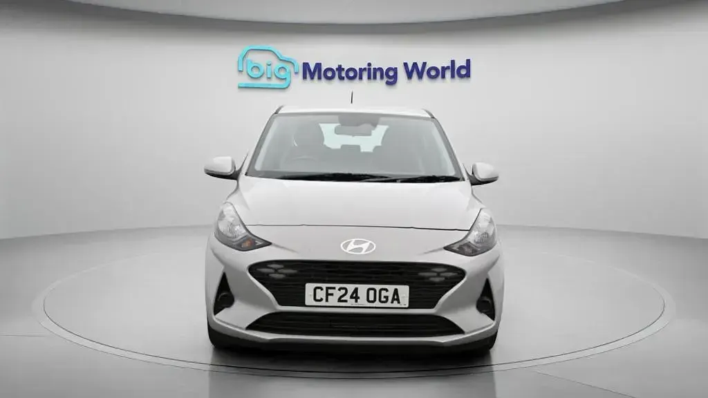 Used Hyundai i10 Advanced 63 HP (46 kW) 2024 Grey Hatchback