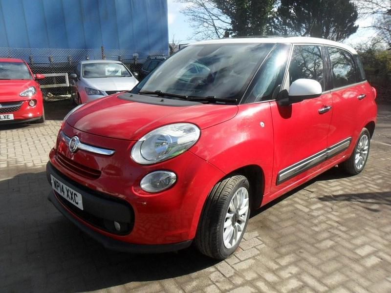 Used Fiat 500L Lounge 85 HP (62 kW) 2014 Red MPV