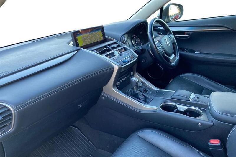 Used Lexus NX300h Luxury Line 197 HP (144 kW) 2018 White SUV