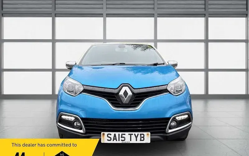 Used Renault Captur Dynamique 90 HP (66 kW) 2015 Blue/cream SUV