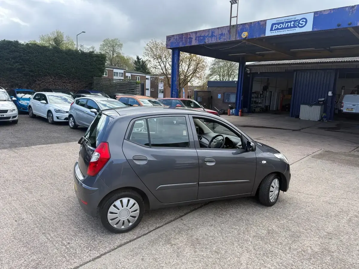 Used Hyundai i10 Classic 85 HP (62 kW) 2012 Grey Hatchback