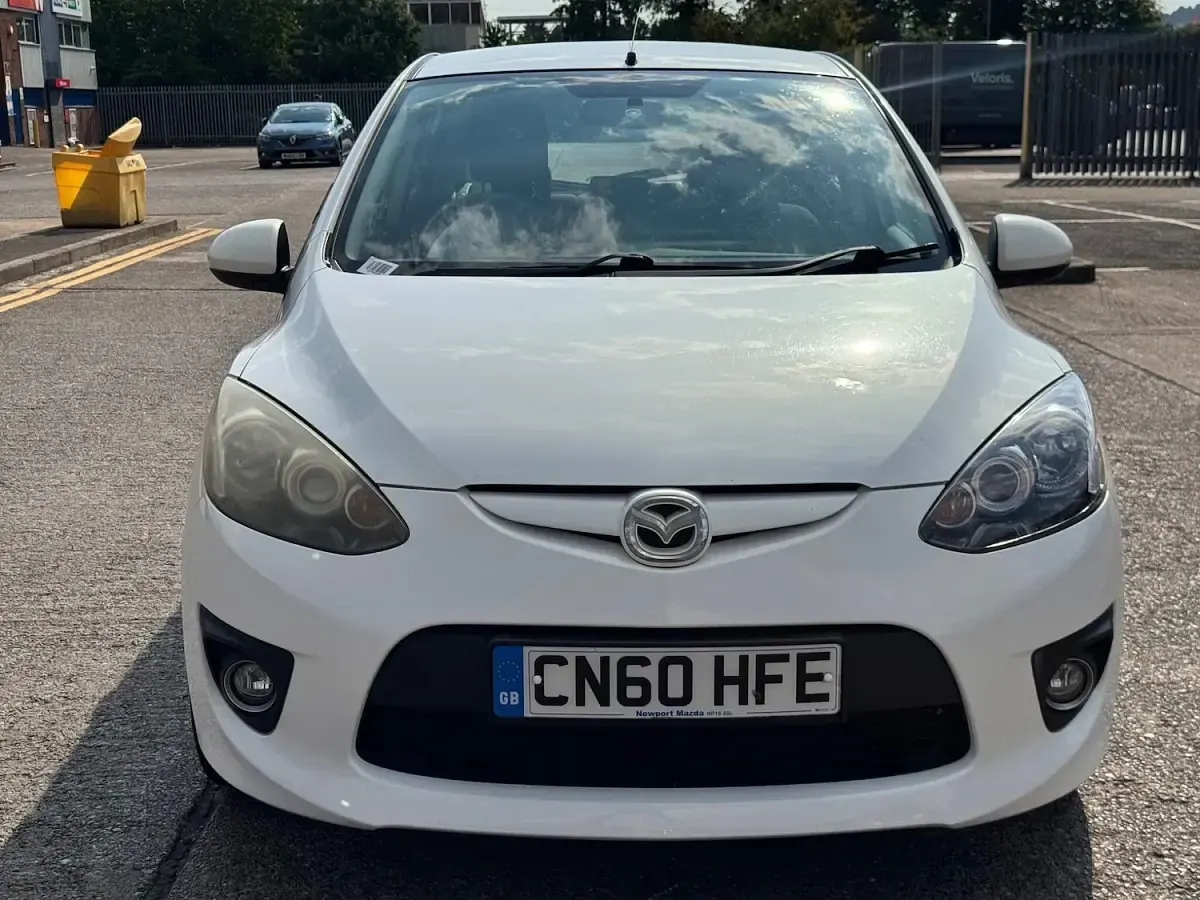 Used Mazda 2 2010 White Hatchback