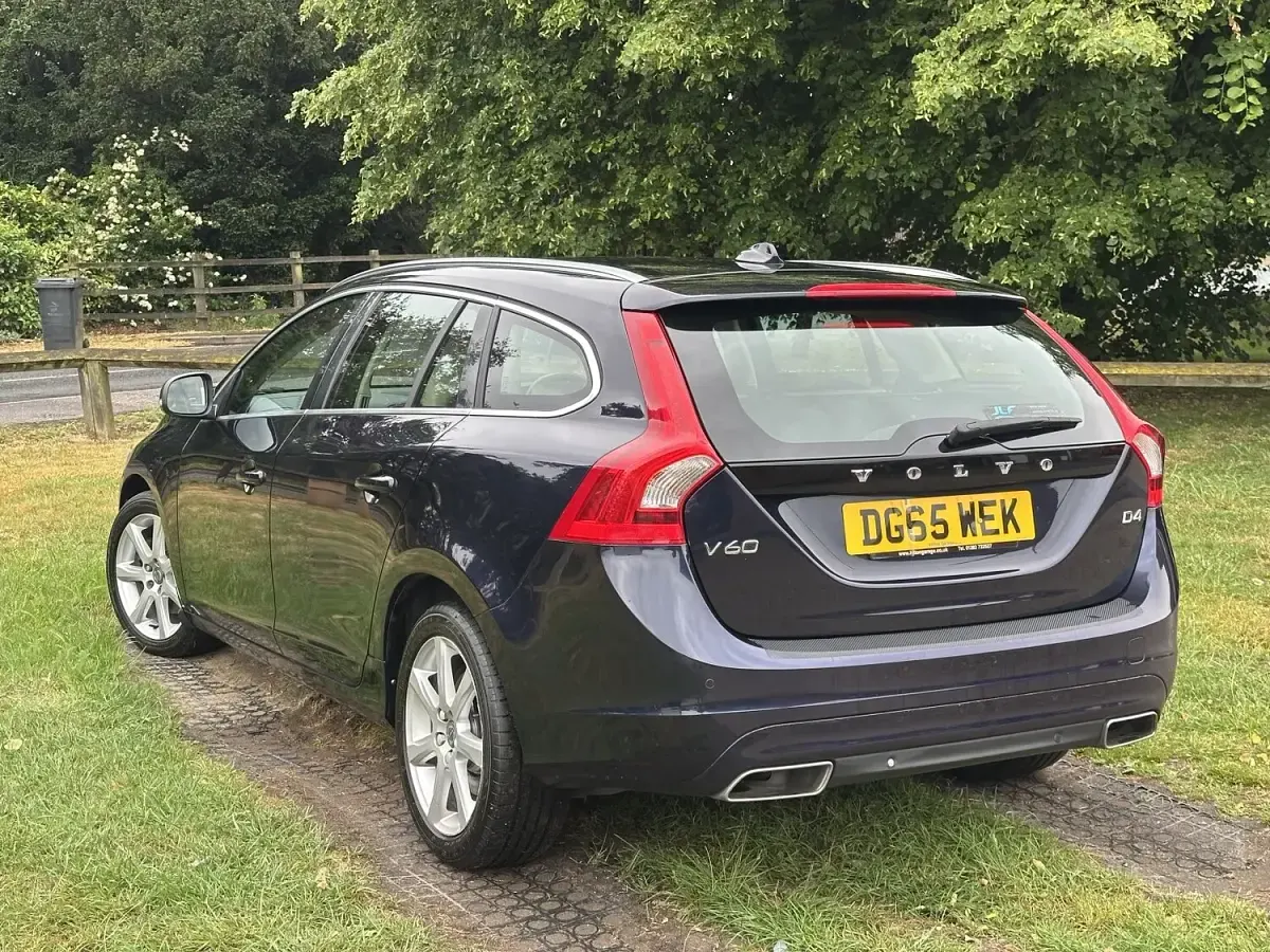 Used Volvo V60 SE Lux 190 HP (139 kW) 2015 Blue Estate