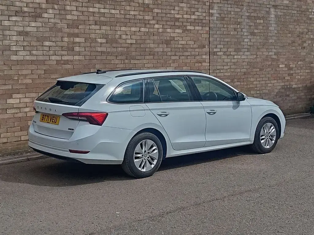 Begagnad Skoda Octavia SE Technology 110 HK (80 kW) 2022 Vit Kombi