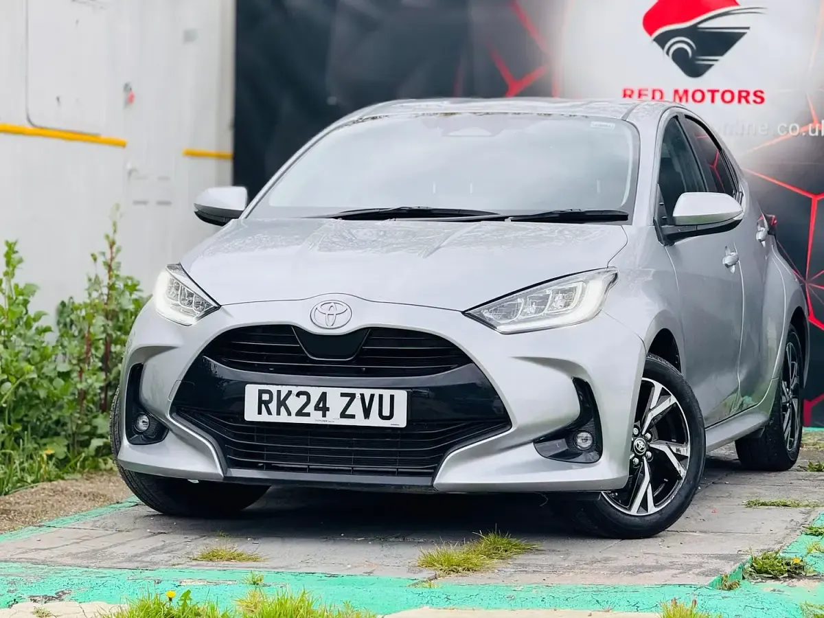 Used Toyota Yaris Hybrid Design 116 HP (85 kW) 2024 Silver Hatchback