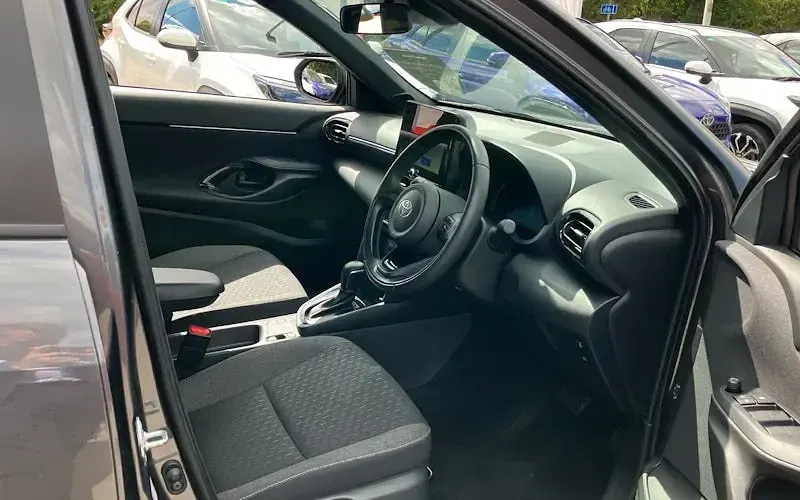 Used Toyota Yaris Cross Design 116 HP (85 kW) 2025 Grey SUV