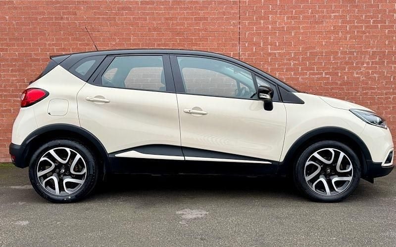 Used Renault Captur Dynamique 90 HP (66 kW) 2016 SUV