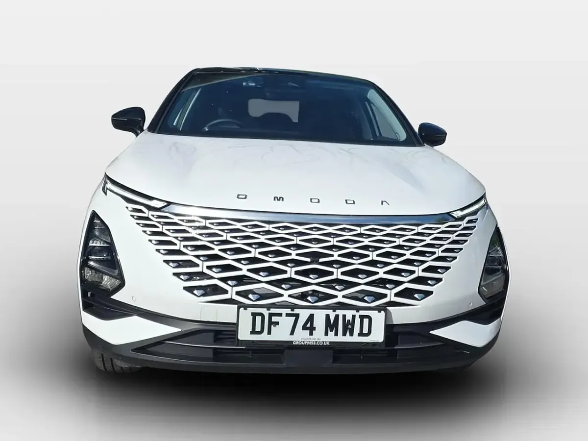 Used Omoda 5 2025 White/black SUV