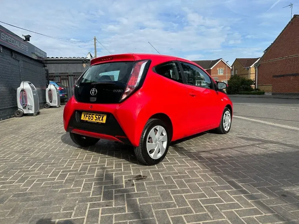 Used Toyota Aygo X-play 69 HP (50 kW) 2015 Red Hatchback