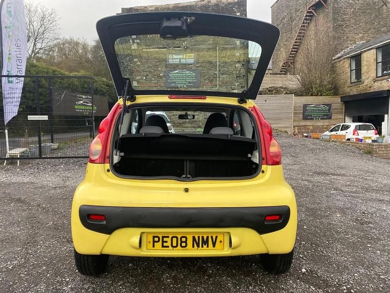 Used Peugeot 107 68 HP (50 kW) 2008 Yellow Hatchback