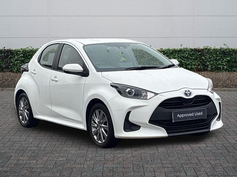 Used Toyota Yaris Hybrid 2023 White Hatchback