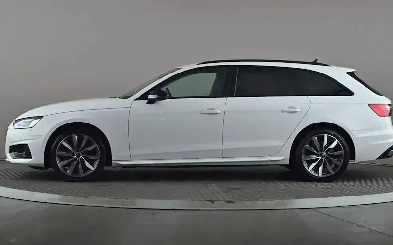 Used Audi A4 Sport 150 HP (110 kW) 2022 White Estate