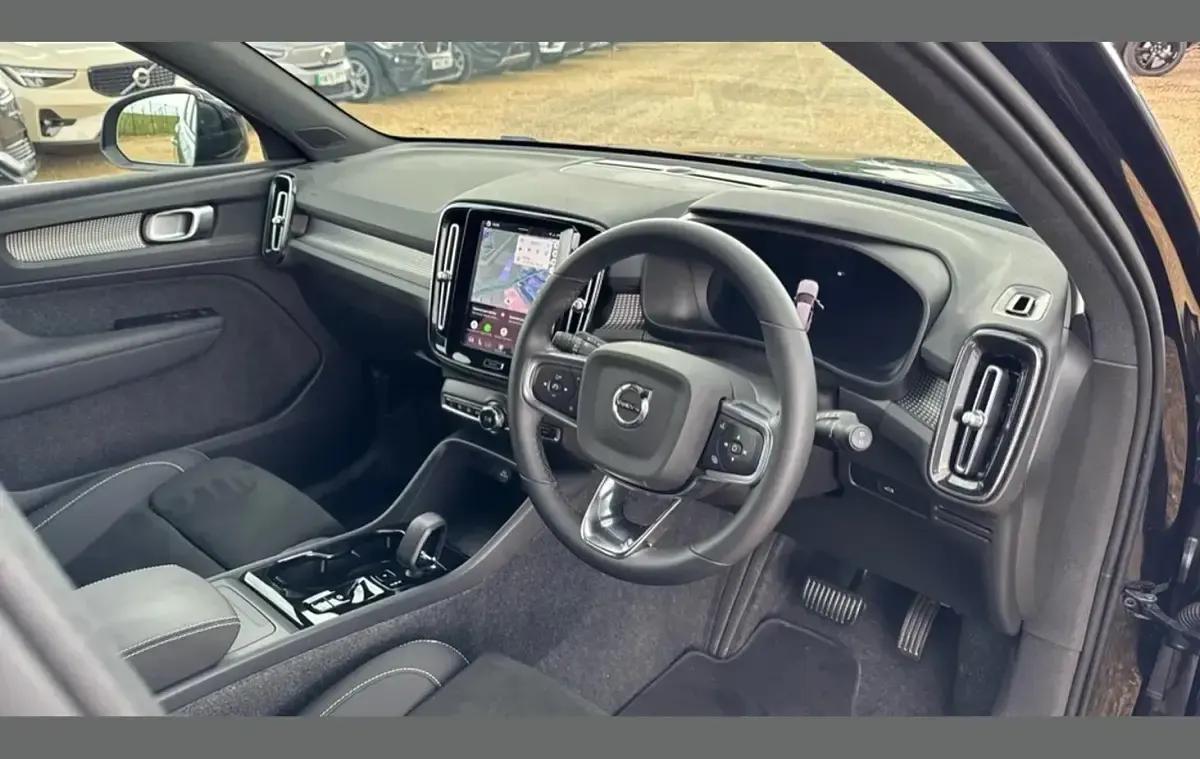 Used Volvo XC40 Plus 194 HP (142 kW) 2025 Black SUV