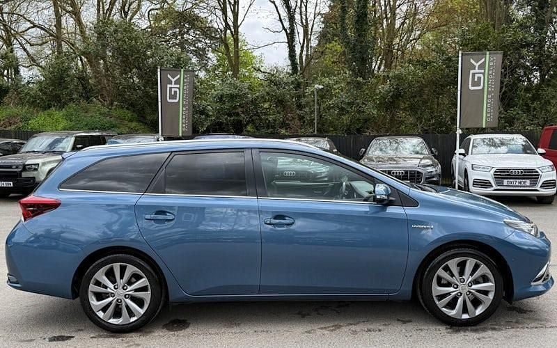 Used Toyota Auris Touring Sports 136 HP (100 kW) 2018 Estate