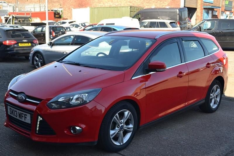 Used Ford Focus Zetec 2013 Red Estate