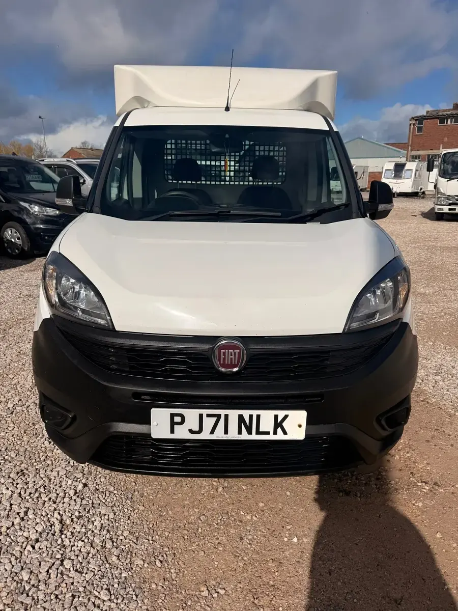Used Fiat Doblò 103 HP (75 kW) 2021 White MPV