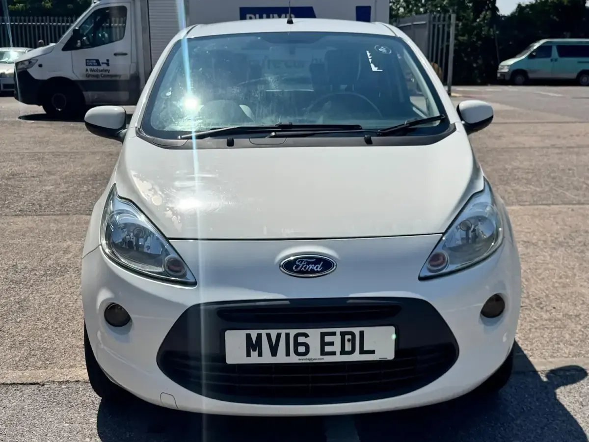 Used Ford Ka Zetec 69 HP (50 kW) 2016 White Hatchback