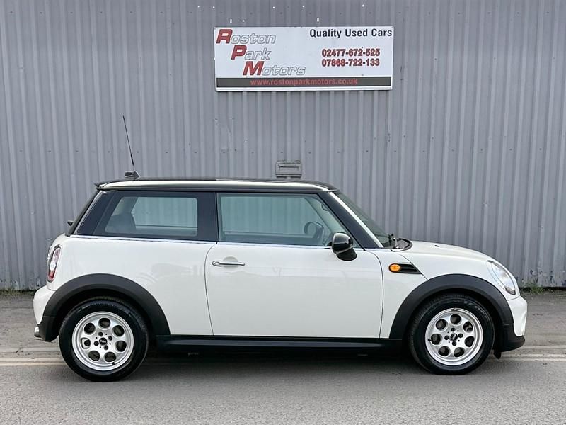 Used Mini Cooper D Hatch 2012 White Hatchback