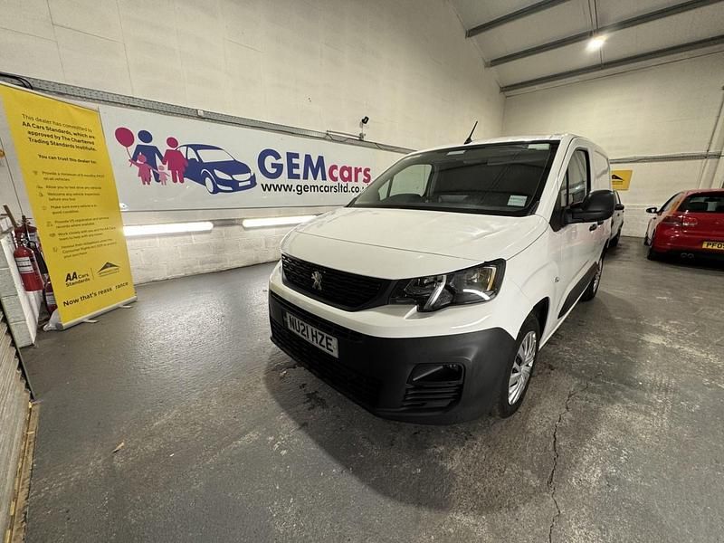 White Used 2021 Peugeot Partner Van | £8,800 (Fair price) - Image 1/4