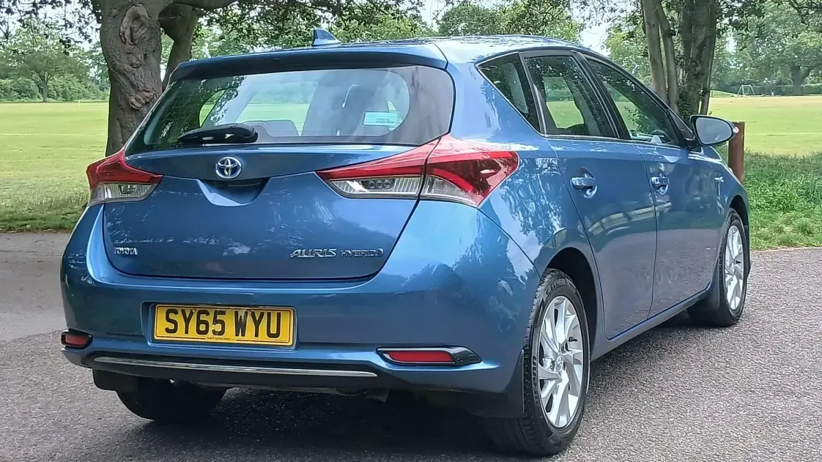 Used Toyota Auris Hybrid 2015 Blue Hatchback