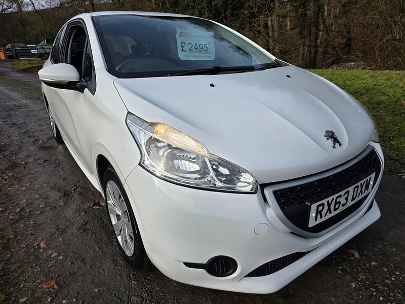 White Used 2013 Peugeot 208 Access Hatchback | £2,495 (Fair price) - Image 1/4
