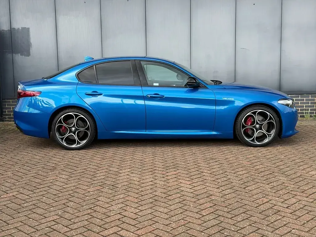 Used Alfa Romeo Giulia Saloon Veloce 280 HP (205 kW) 2023 Misano blue Sedan