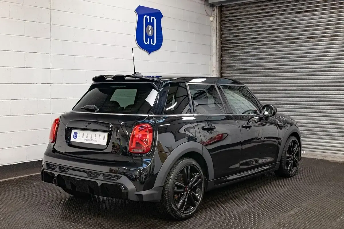Usado Mini Cooper Sport 2021 Preto Citadino