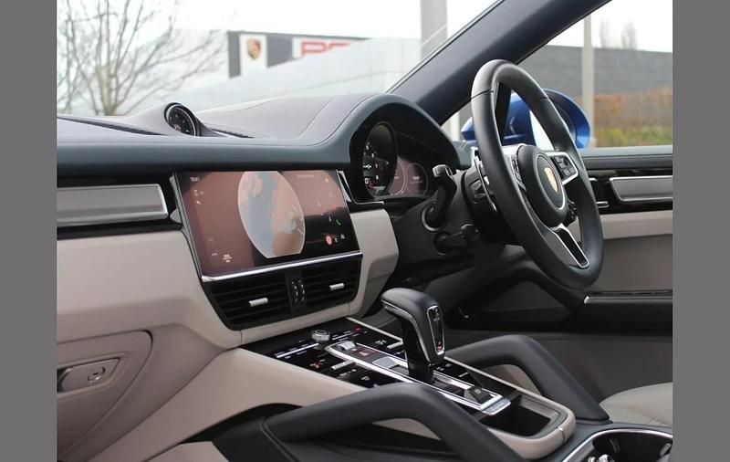 Used Porsche Cayenne Platinum Edition 456 HP (335 kW) 2023 Blue SUV