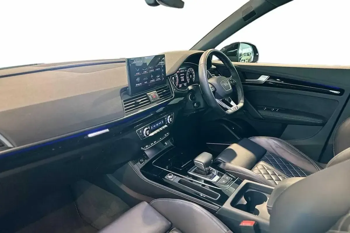 Used Audi Q5 Comfort 261 HP (191 kW) 2023 Blue SUV
