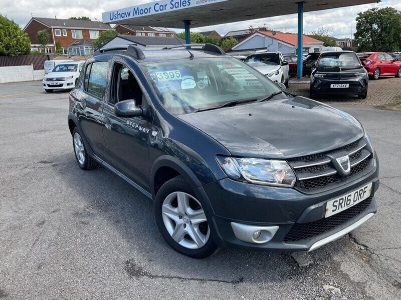 Grey Used 2016 Dacia Sandero Lauréate Hatchback | £3,995 (Fair price) - Image 1/4